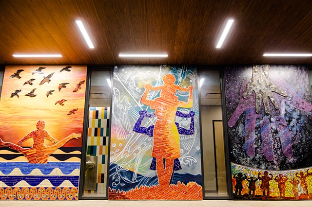 Legacy community Health Clinic mural mosaic by artist Angel Quesada. Photo by Lawrence Elizabeth Knox. Courtesy of Weingarten Art Group. 
