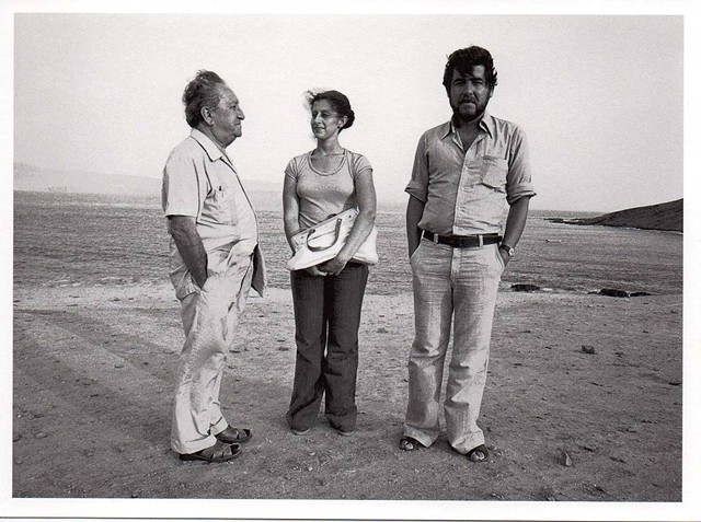 Aaron Siskind, Mariella Agois, Billy Hare, Paracas, Peru, 1977