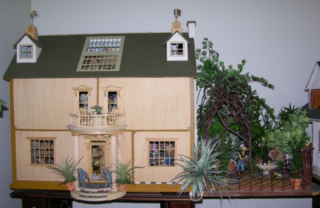 Front View/ Dollhouse