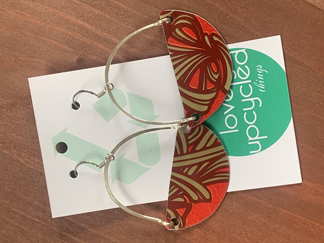 Tin with Art Nouveau Pattern Hoops