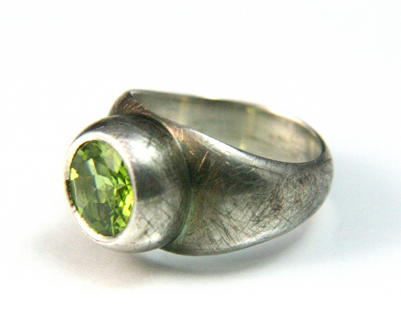 Chamberlain Ring in Silver with Peridot