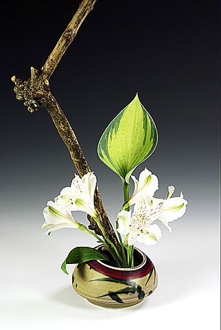 DB3 glazed ikebana vase.