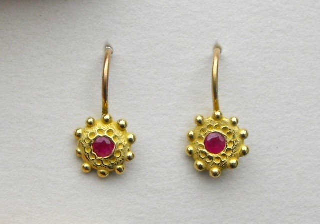 Dotted Earrings with Rubies