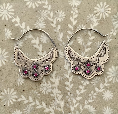 Medium Engraved Lace Earrings 