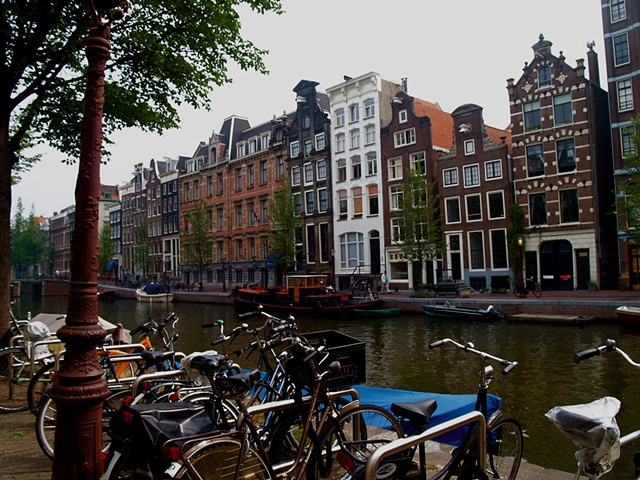 A Quintessential Amsterdam Canal