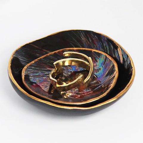 lightning bolt ring, black & red rainbow dishes