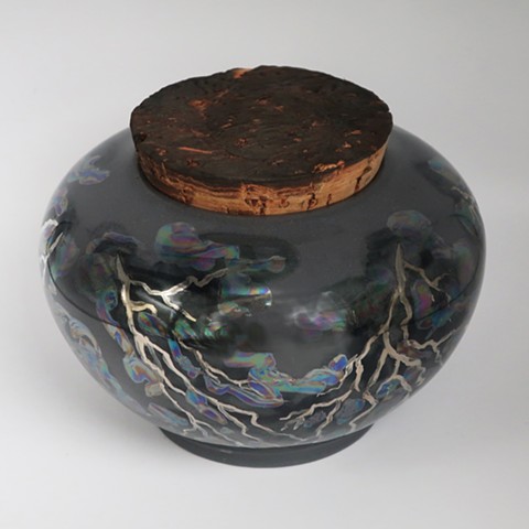 Porcelain and white gold, lustered Lightning Jar