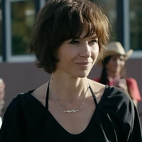 Andrea Wenzl, Lightning Bolt Necklace, Evi Romen, Happyland film 2025.