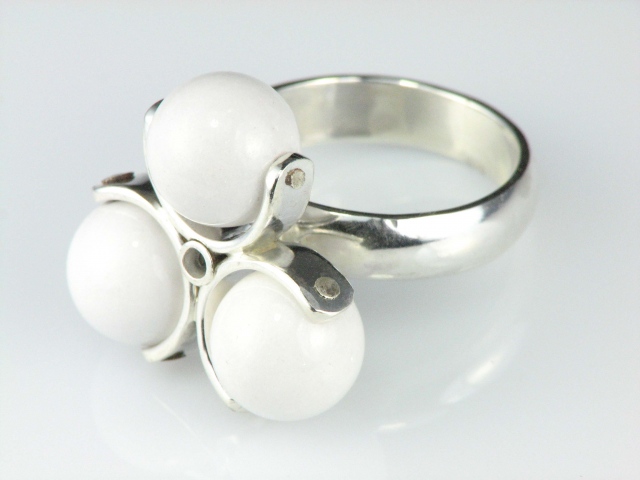 Spinner Ring-White