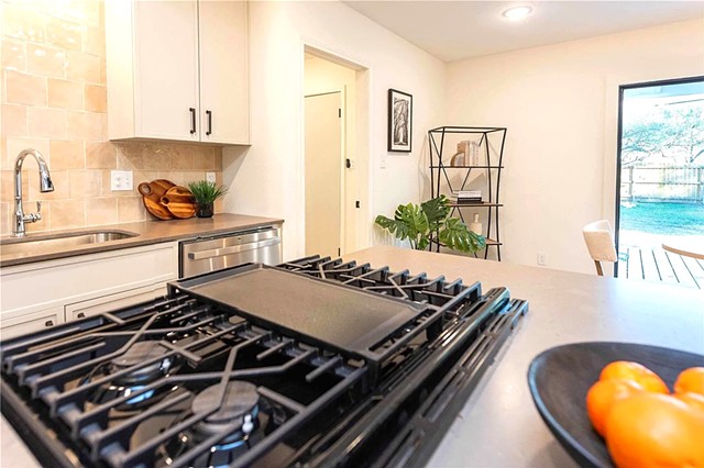 Kitchen cooktop