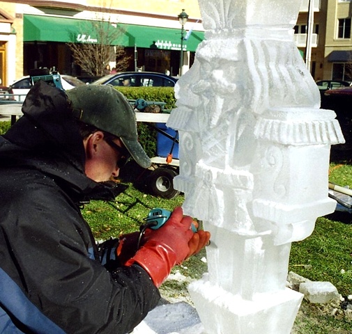 Ice sculptor