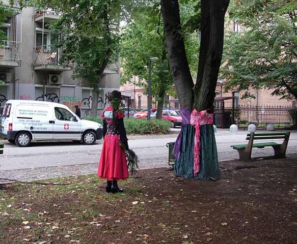 Illusion Dress 2
"Speaking"

4 hour Durational performance in Park Tabor 8th October 2011