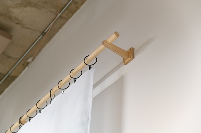 Curtain mount