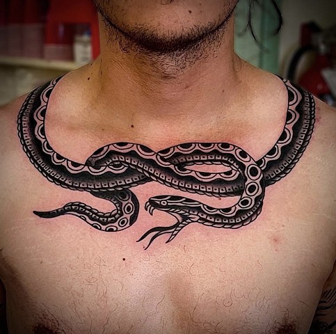 A Western Traditional style black snake "collar rocker" placed around the collar, and encircling the neck