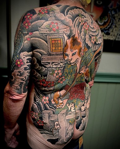 Left side view of a traditional Japanese back, featuring a cat playing a samisen with onlooking mice, a stone lantern, and fluttering sakura "cherry blossoms"