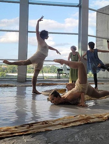 Land: Ballet Esprit