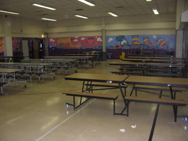 Middle of full lunchroom