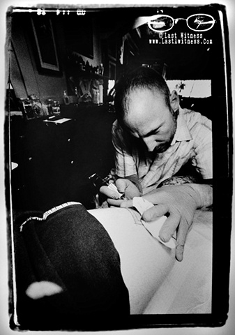 Tommy Helm tattooing my thigh