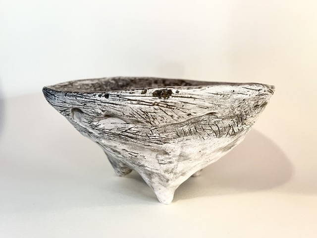 Plaster vessel, 3-legged bowl