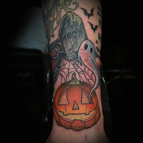 ghost, pumkin and salem grave 1692