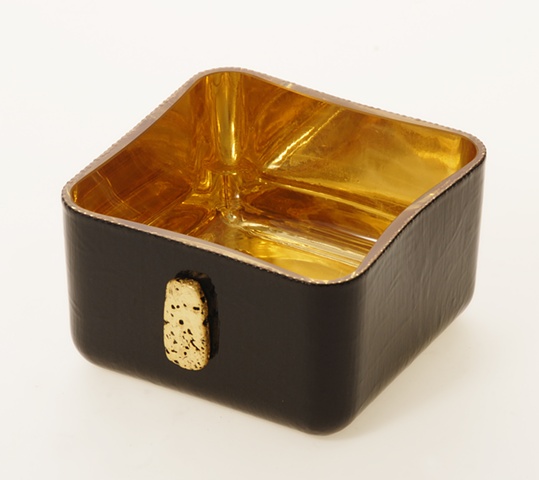 eglomise, églomisé, Reverse gilding and painting on glass, blown glass bowl, "Square Nugget" by Jan Maitland,water gilding with gold leaf , verre églomisé, Bejeweled glass, gold and black glass bowl, home decor, glass art,
