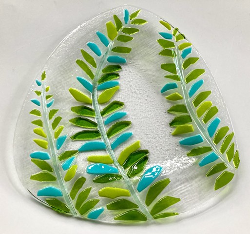 Large Rounded Triangle Fern Platter