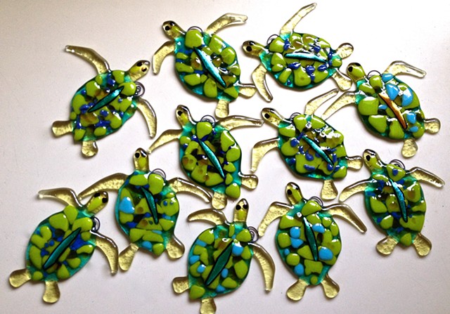 Tiny Green sea turtle Ornament/Suncatcher...details:about 4" long x 3" tall