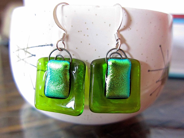 Lime Green "Shopping Bag" earrings

Details:
glass and wire and silver ear wires
3/4" x 3/4"
$38
 