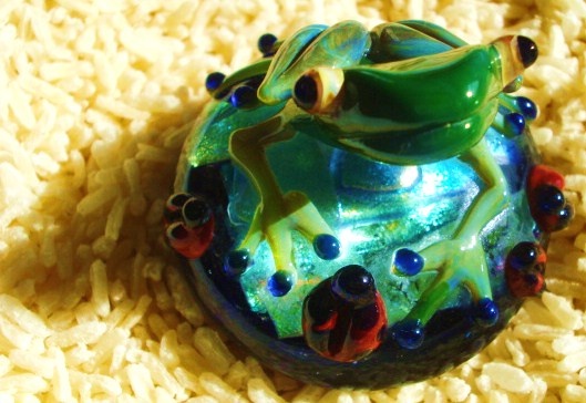 Mazet Studios Frog on Dichro

Eugene,OR

Web: www.mazetstudios.com


