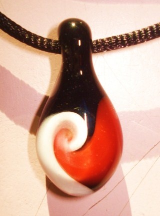 Brad Dinns
Borosilicate Spiral 
Twist Pendant