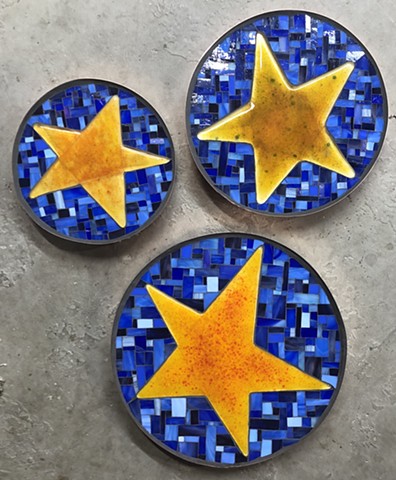 Stars are the companion pieces on the "Moon-Side" of the Sun/Moon collection. Stars are created with Fused Glass.