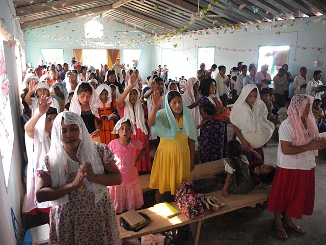 Sunday worship in Chinanteco village