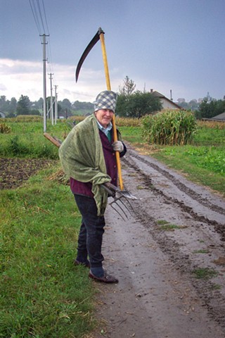 Milia with scythe after a day in the field