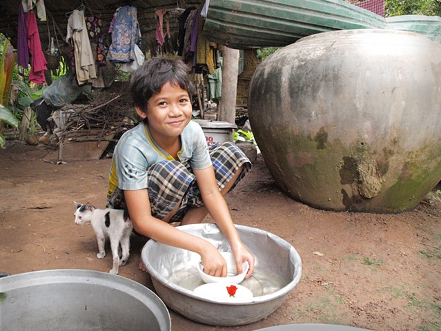 Khmer boy washing dishes