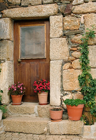 Stone Door and Flowerpots
Idanha-a-Velha, Portugal