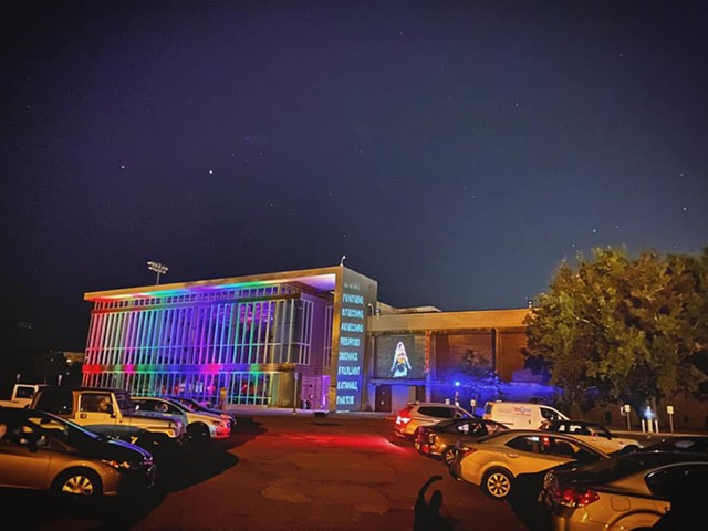 big-screen-drive-in3