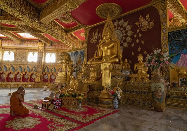 Prayer, Phro Maha Chedi Chai Mongkol, Roi Et, Thailand