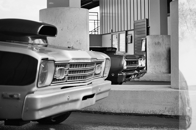 2009 national trails two cars on deck. 