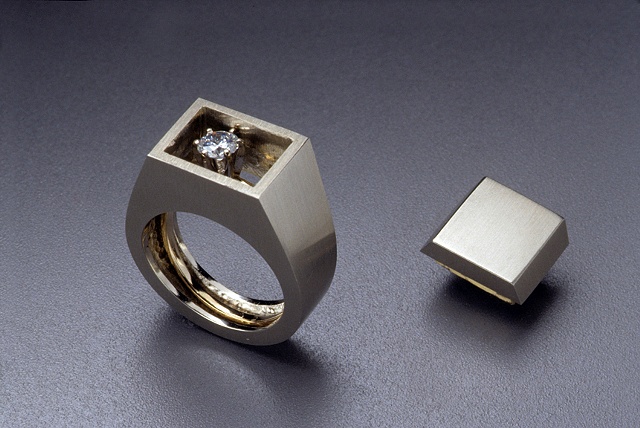 Gent's Ring with interior solitair engagement ring (open)