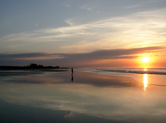 Solo En La Playa – El Cuco, El Salvador