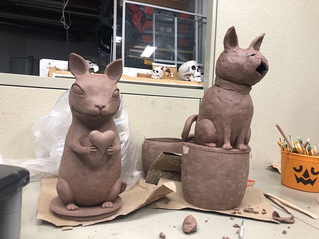 More pics of those lidded cat pots. 