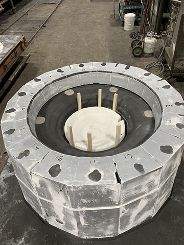Tire mould assembled for pouring