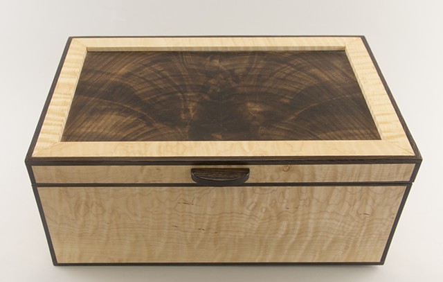 Veneered jewelry box