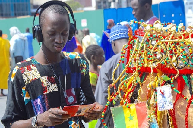 Dioko, (jo-ko Wolof meaning connections)

A community participatory art project celebrating the Senegalese immigrant community in Harlem and its connections to the African American Community.


