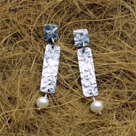 oxidized textured silver 2 piece post earrings with
pearls (#640E)