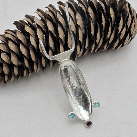  forged oval pod pendant w/ (3) bezel set gems on a sterling chain #668