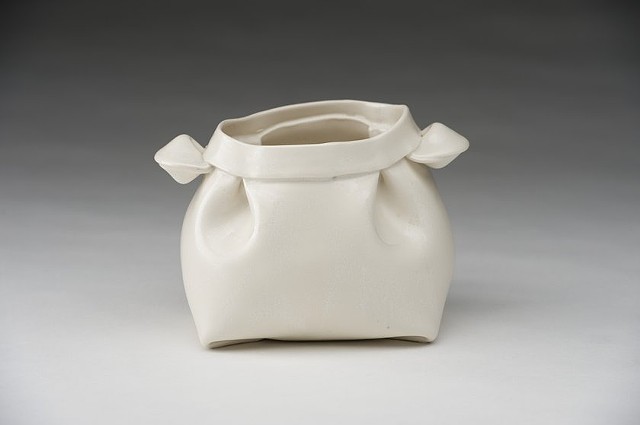 White Pouch Pot