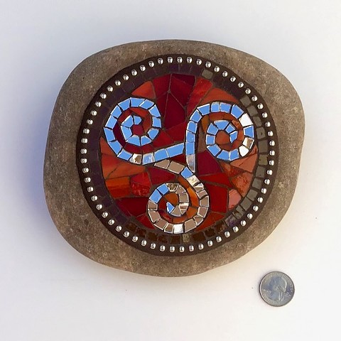 Celtic spiral, Triskele mosaic, spiral of life mosaic, Mirror mosaic, glass mosaic on stone, Sue Betanzos Art, mirror on stone