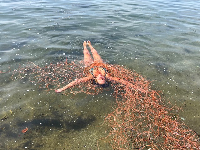 Swiming Sculpture : red net