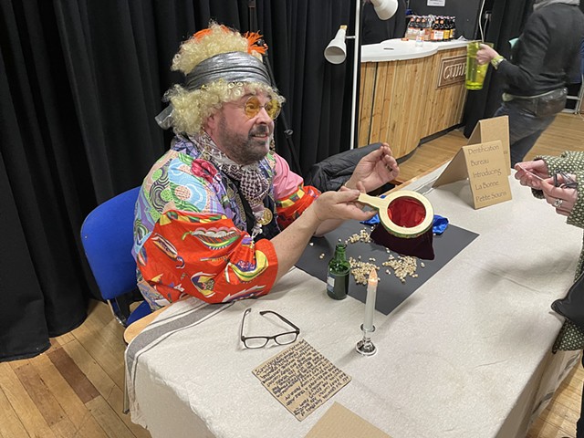 Community clown bazaar- mouse diviner